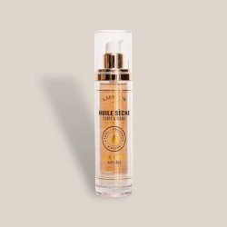 Huile sèche GOLD en spray qui enveloppe votre corps d’un voile scintillant et soyeux, pour une peau radieuse et sublimée.