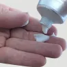 Application crème mains monoï Bell'Ânesse peau claire