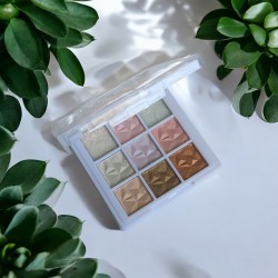 Fard à Paupières Clairs et Brillants pour un Regard Lumineux