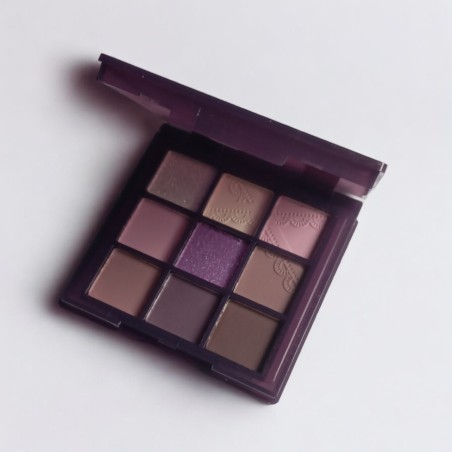 Fard à Paupières Violet et Rose pour un Regard Coloré