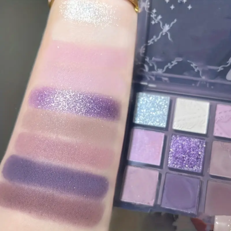 Fard à Paupières Violet et Rose pour un Regard Coloré