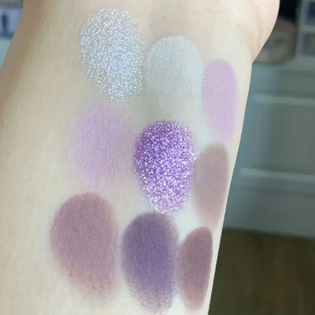 Fard à Paupières Violet et Rose pour un Regard Coloré