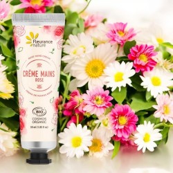 Vos mains douces et subtilement parfumées à la rose de Damas.